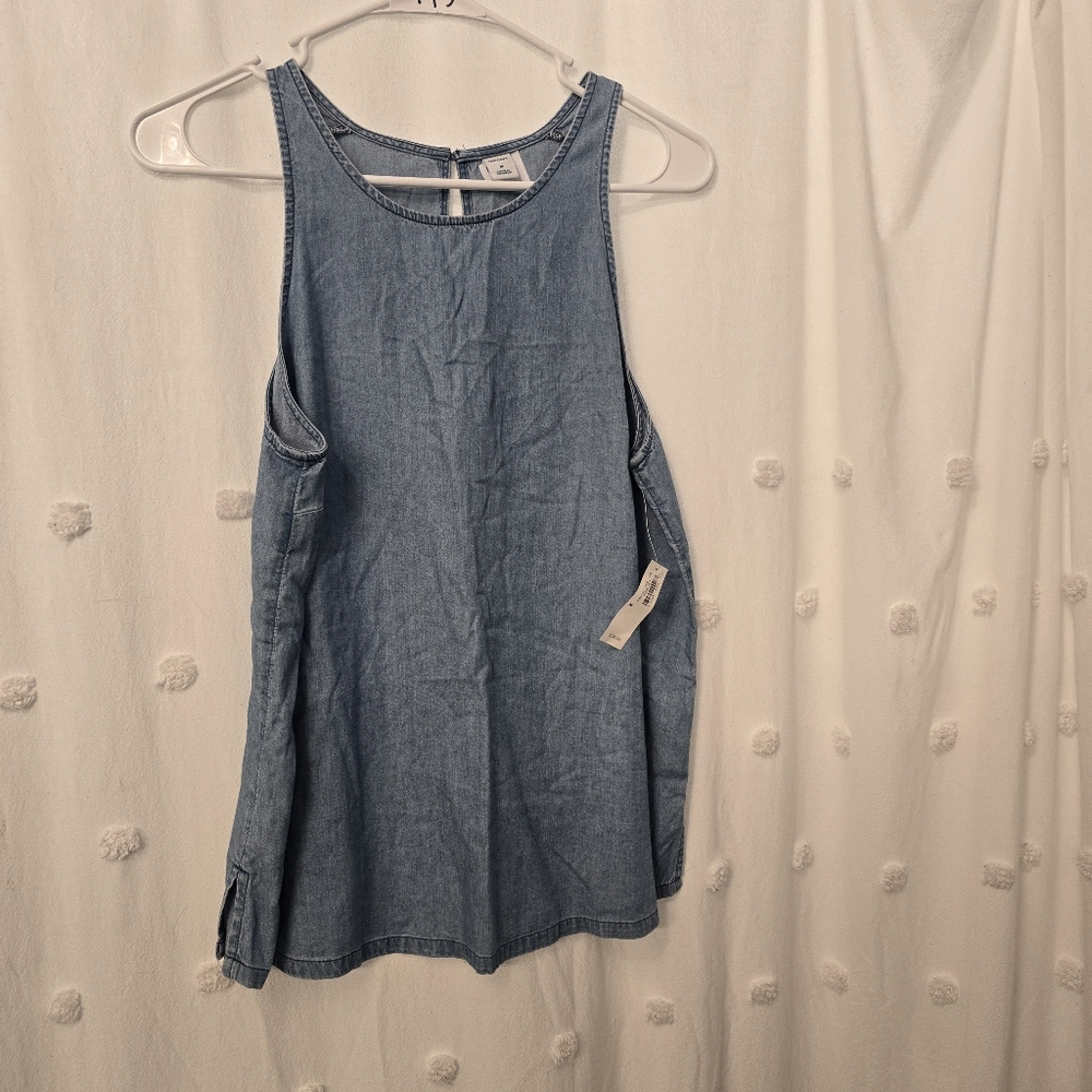 Old Navy Sleeveless Top Womens Size Medium. Keyhole Back Detail Nwt